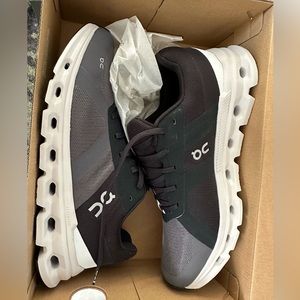 On cloudrunner running shoe. NWT